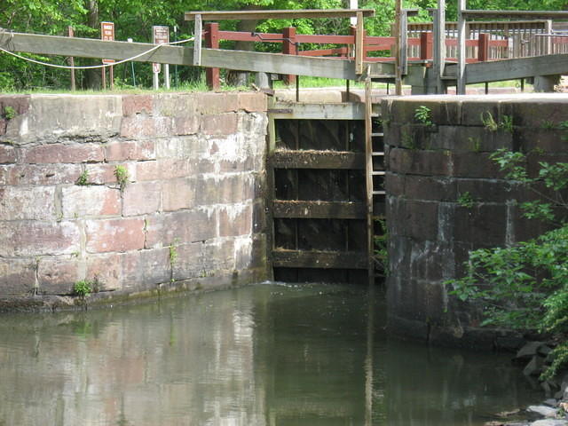 Closed gates holding the water in lock #20