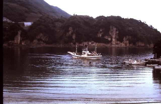 Fishing boat leaving