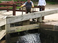 NPS people letting water into lock #20